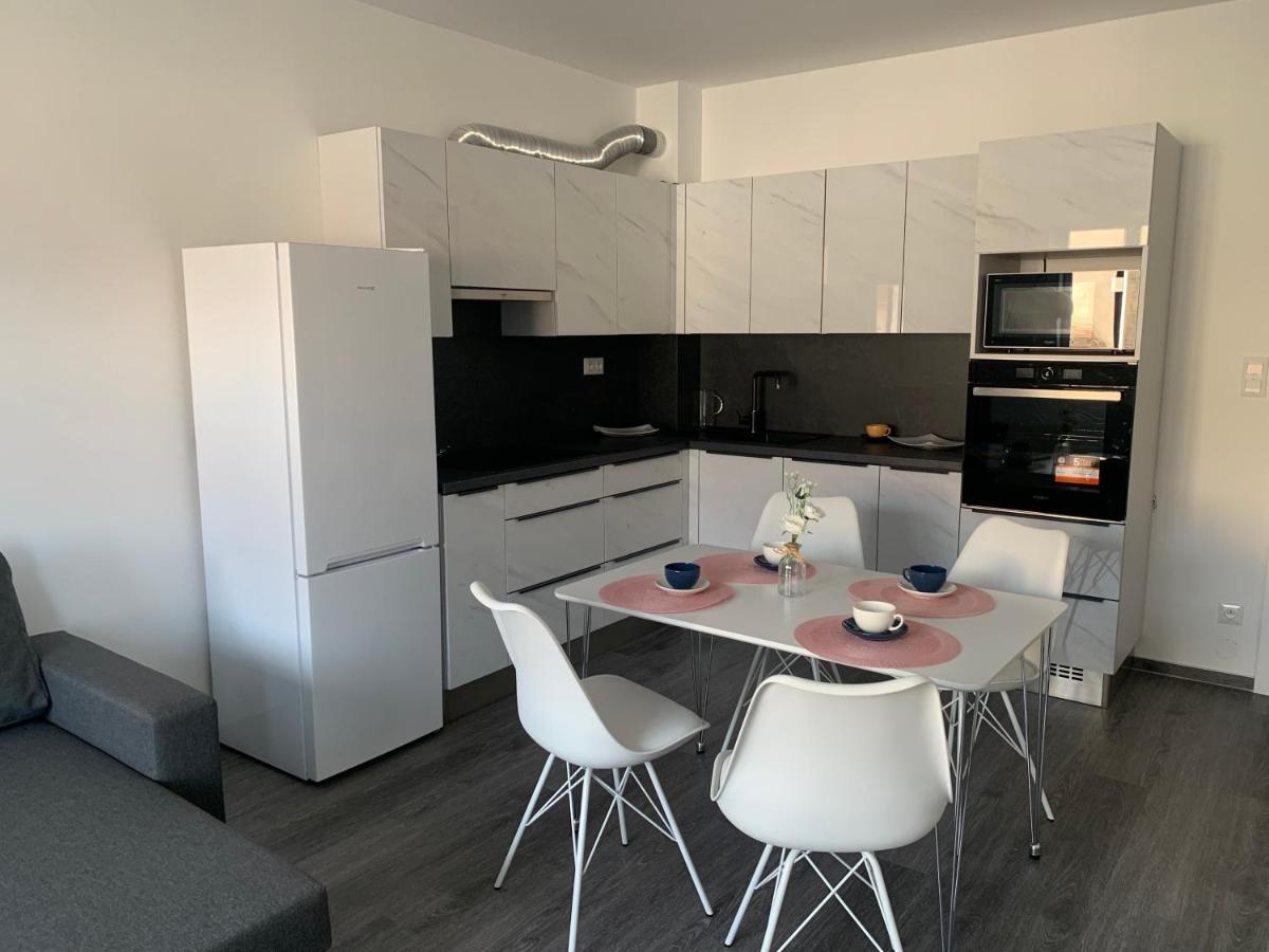 Soukromy Byt 2+Kk S Balkonem A Parkovanim Znojmo Zewnętrze zdjęcie