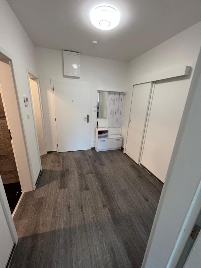 Soukromy Byt 2+Kk S Balkonem A Parkovanim Znojmo Zewnętrze zdjęcie