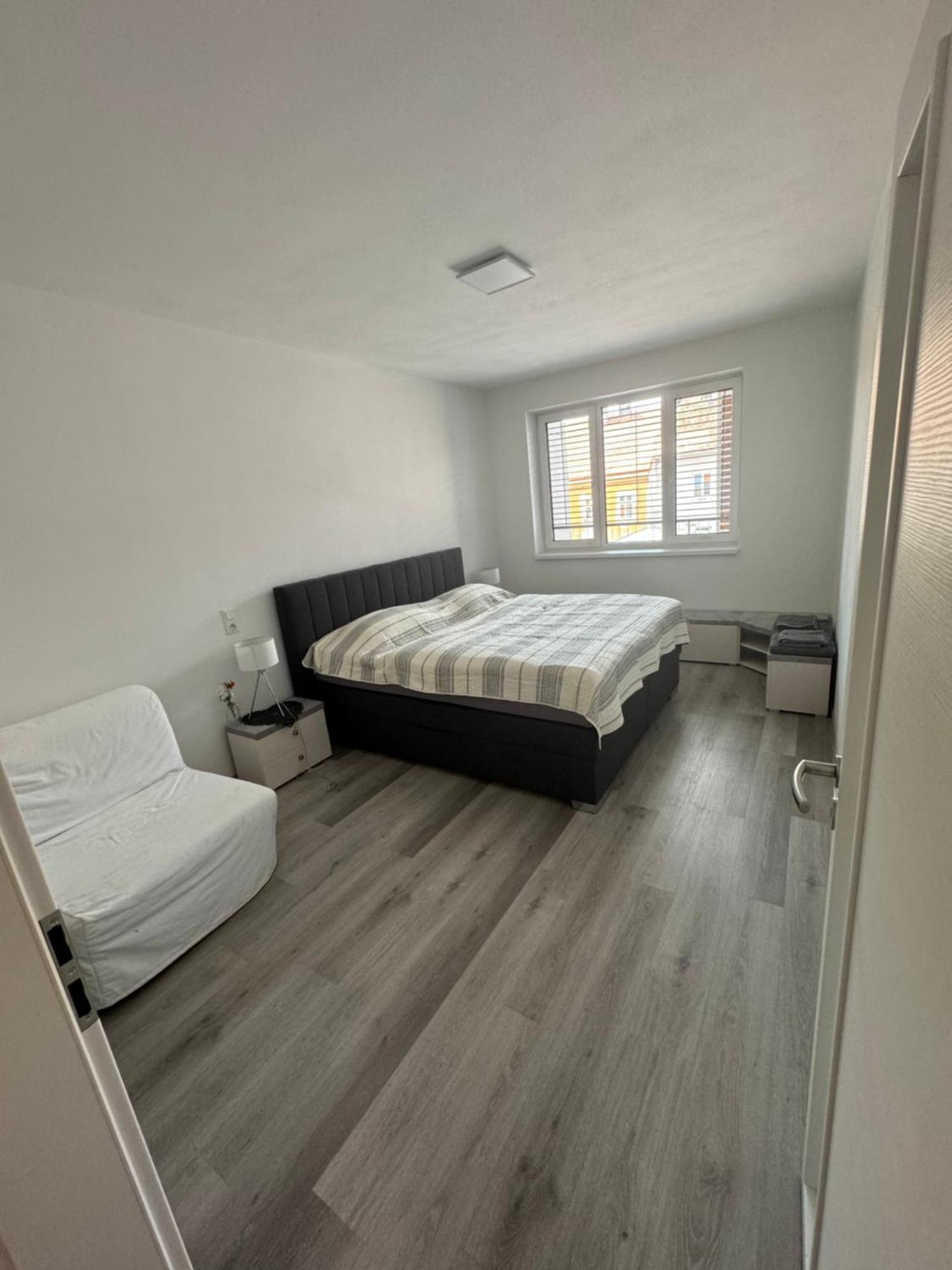 Soukromy Byt 2+Kk S Balkonem A Parkovanim Znojmo Zewnętrze zdjęcie