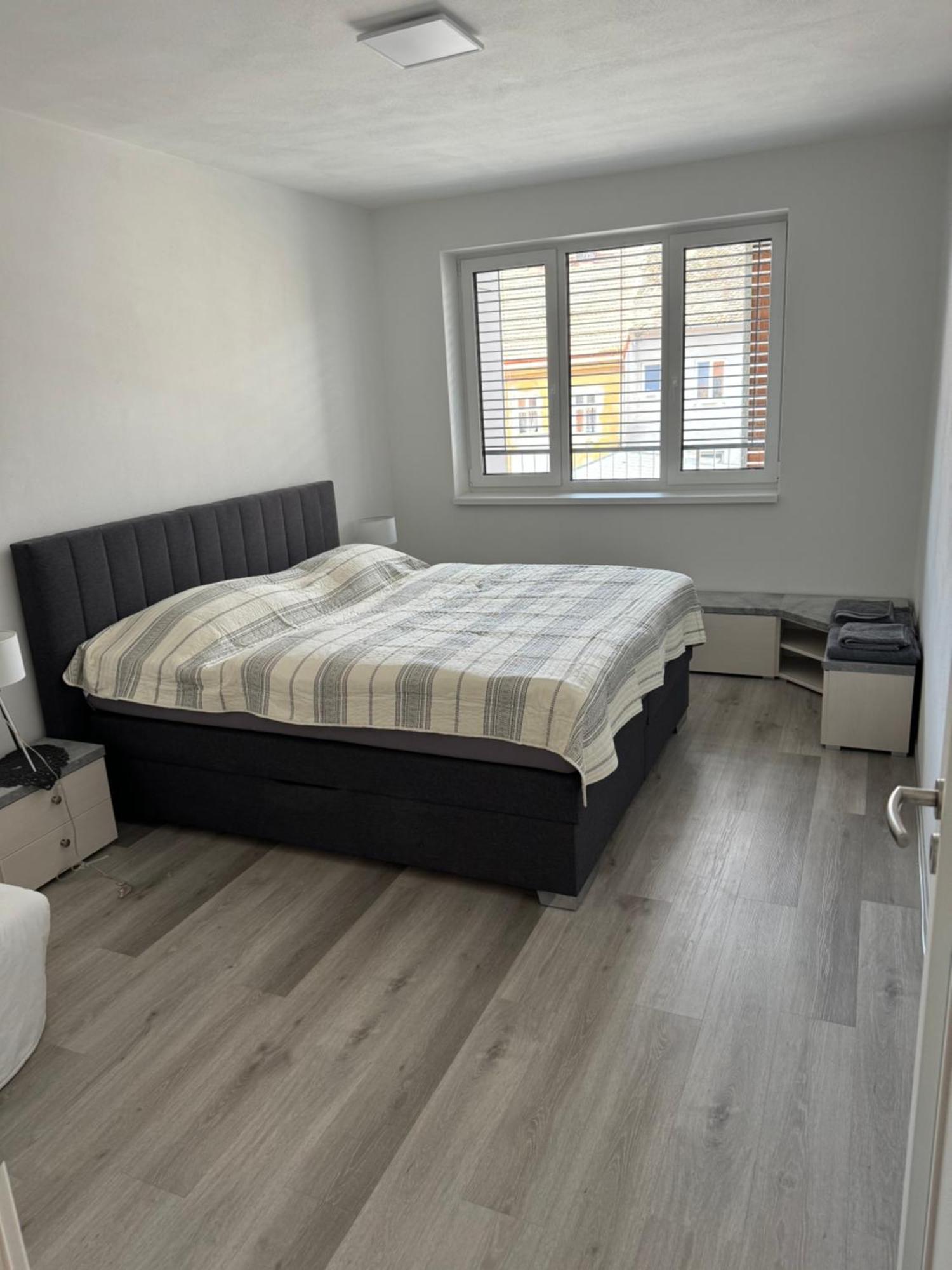 Soukromy Byt 2+Kk S Balkonem A Parkovanim Znojmo Zewnętrze zdjęcie