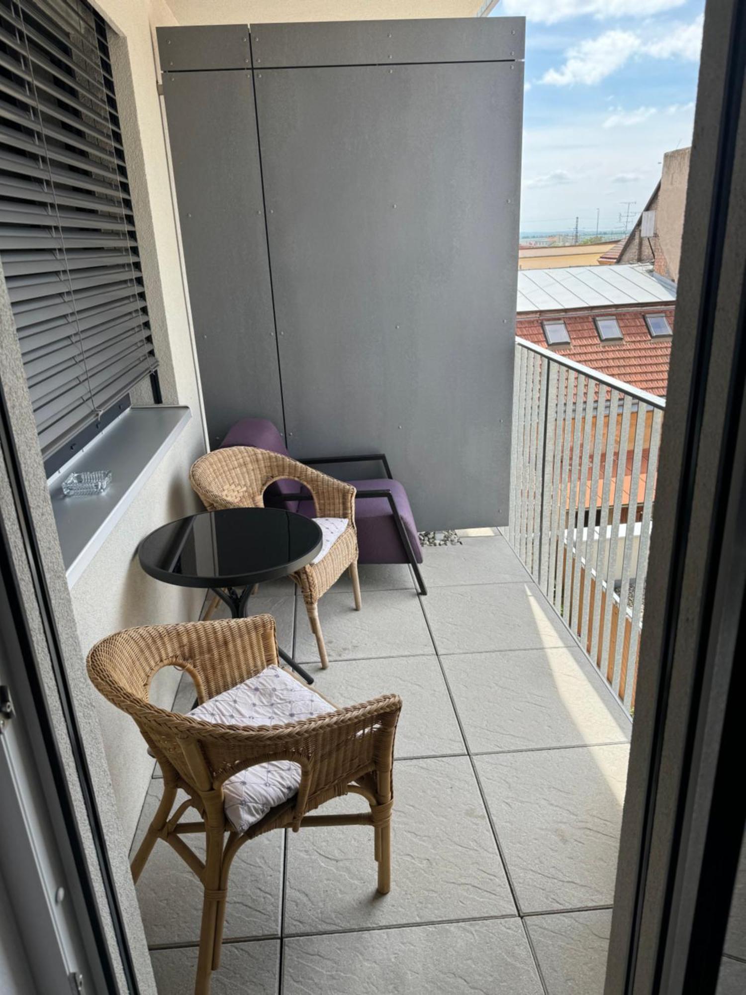 Soukromy Byt 2+Kk S Balkonem A Parkovanim Znojmo Zewnętrze zdjęcie